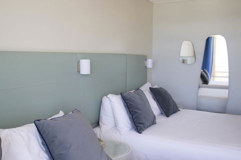 Rydges Gladstone - Internet Find 1