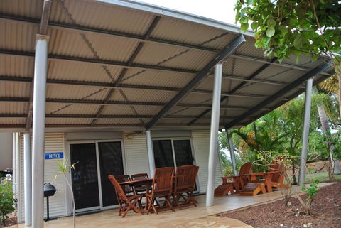 Samson Beach Chalets - Internet Find 3