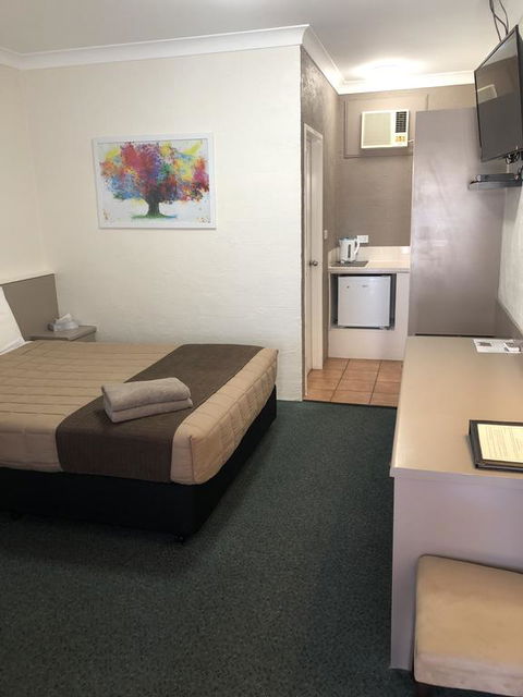 Sapphire City Motor Inn - Internet Find 2