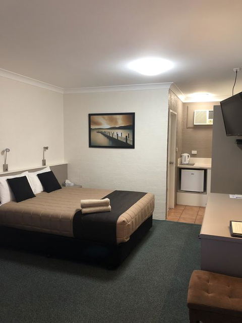 Sapphire City Motor Inn - Internet Find 1