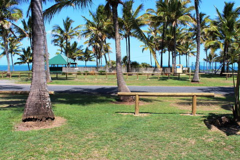 Sarina Beach Motel - Internet Find 1