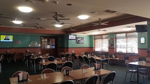 Sarina Hotel - Internet Find 3