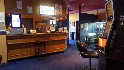 Sarina Hotel - Internet Find 2