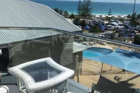 Scarborough Beach Front Resort - Shell Thirteen - Internet Find 0