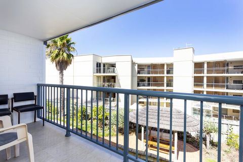 Scarborough Seaside Apartment 217 - Internet Find 3