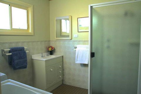 Schoolhouse Cottage American River - Internet Find 0