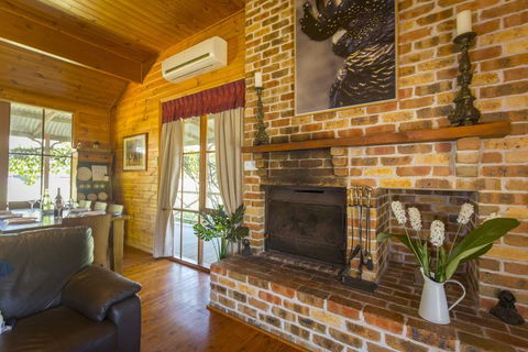 Silky Oak Cottage - Internet Find 3