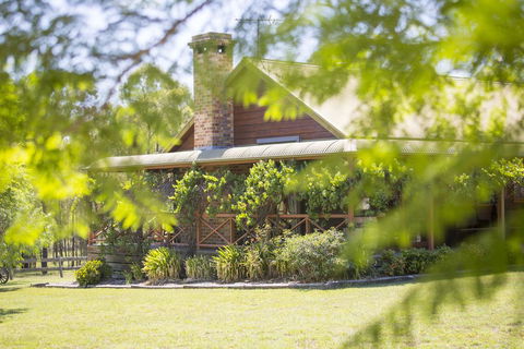 Silky Oak Cottage - Internet Find 0