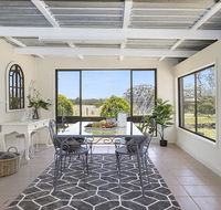 Silky Oak Cottage - cosy with country views - Internet Find
