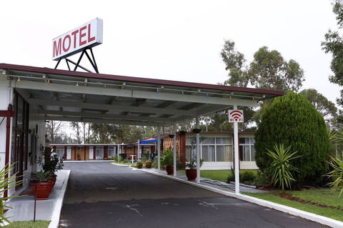 Silver Oaks Motel - Internet Find 1