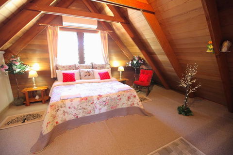 Silverpoint Accommodation - Internet Find 0