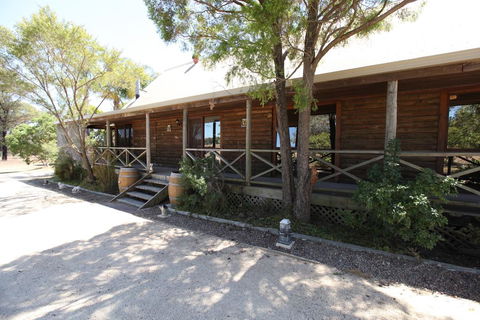 Silverpoint Accommodation - Internet Find 1