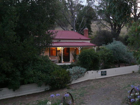Sinnamons Cottage - Internet Find 0