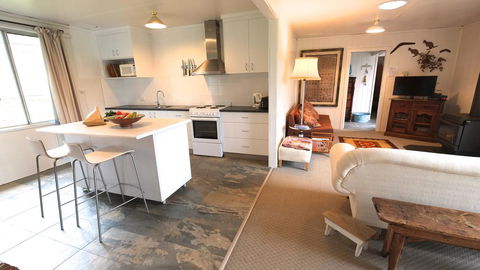 Sisters Beach House - Internet Find 2