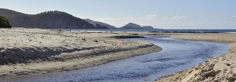 Sisters Beach Retreat - Internet Find 1