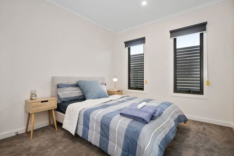 Sleek, Modern Capel Sound! - Internet Find 1