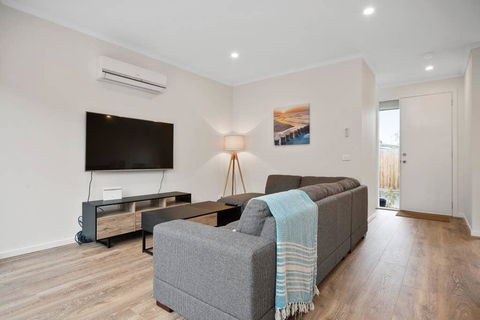 Sleek, Modern Capel Sound! - Internet Find 3