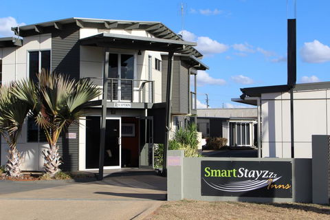 Smart Stayzzz Inns - Internet Find 0
