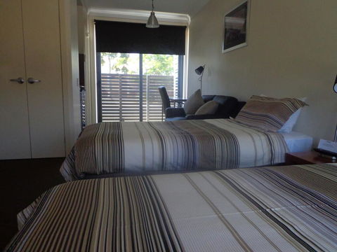Smart Stayzzz Inns - Internet Find 1