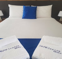 Snow Season Motor Inn - Internet Find
