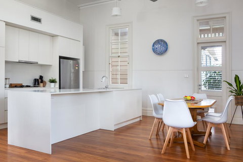 Spacious 2-bed, 2-bath Home With Parking And Balcony - Internet Find 1