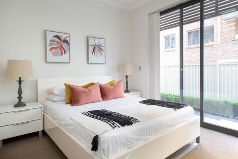 Spacious Two-Bedroom Apartment Near Hospital - Internet Find 1