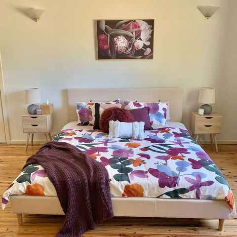 Spacious, Clean , Relaxing Country Escape Perfect For Large Groups And Families - Internet Find 3