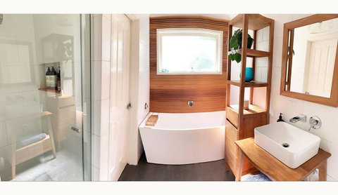 Steep Creek Retreat - Internet Find 1