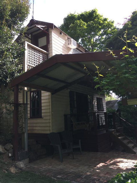 Stone's Throw Cottage Bed And Breakfast - Internet Find 2