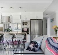 Stunning Burleigh Beach Apartment - Internet Find