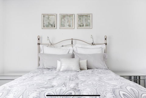 Stunning Burleigh Beach Apartment - Internet Find 2