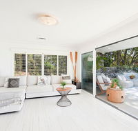 Stunning Oceanview Retreat Between Beach and Bush - Internet Find