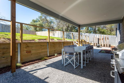 Sunshine Beach House: Brand New, Stunning - Internet Find 1