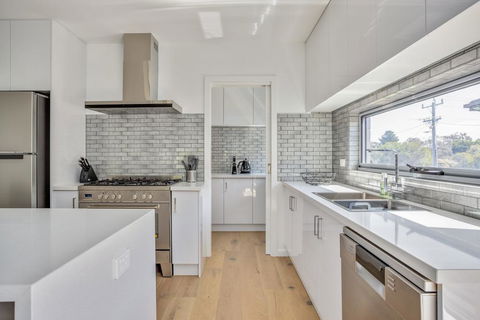 Sunshine Beach House: Brand New, Stunning - Internet Find 3