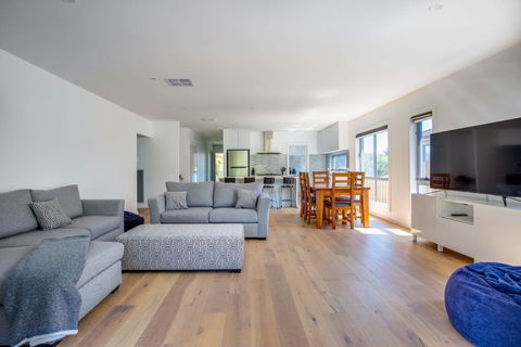 Sunshine Beach House: Brand New, Stunning - Internet Find 2