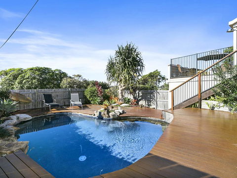 Sunshine Beach Serenity And Pet Friendly ! 9 Seaview Terrace, Sunshine Beach, QLD 4567 - Internet Find 1
