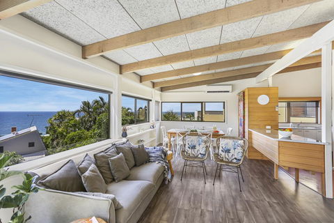 Sunshine Beach Shack - Internet Find 1