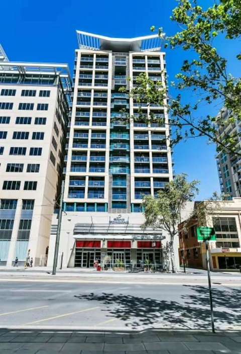 Super Luxurious Apartment On North Terrace - Internet Find 3