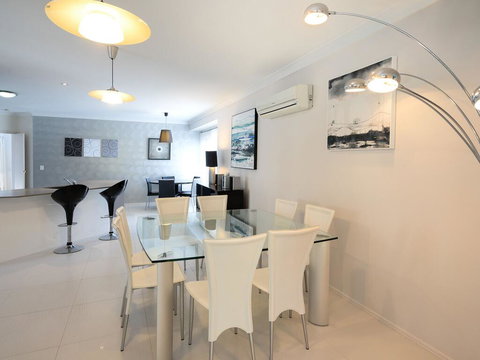 Super Sized Family Retreat With A Pool - Internet Find 1