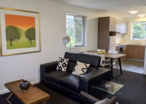 Superb 2 BR Apartment Minutes To CBD- Cen8 - Internet Find 0