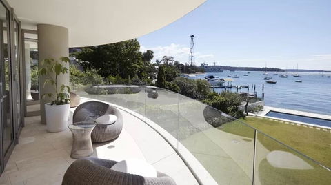Superb 3 Bedroom, 2 Bathroom First Level Waterfront - Internet Find 3
