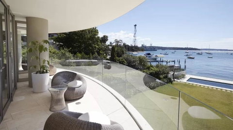Superb 3 Bedroom, 2 Bathroom First Level Waterfront - Internet Find 3