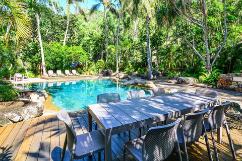 Superior Poinciana 011 On Hamilton Island - Internet Find 2