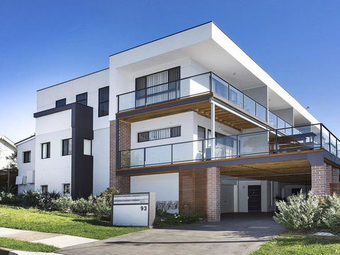 Surf Beach Townhouse - Internet Find 0