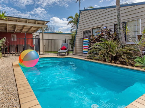 Surf Club House, Pet Friendly, Sunshine Coast, Holiday House, Marcoola - Internet Find 0
