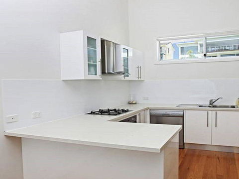 Surf Mist - Contemporary Seaside Duplex - Internet Find 3