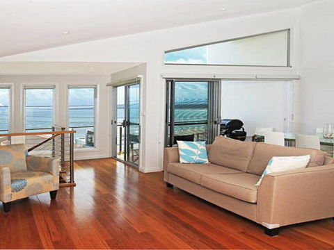 Surf Mist - Contemporary Seaside Duplex - Internet Find 2