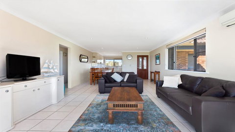 Surfspray 3 - Pebbly Beach - Internet Find 1