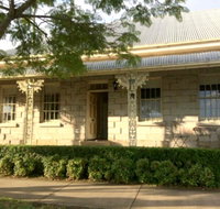 Surgeon's Cottage - Internet Find