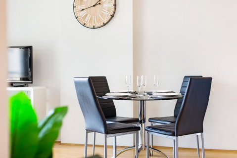 Surry Hills Fully Self Contained Modern 1 Bed Apartment (1012ELZ) - Internet Find 3